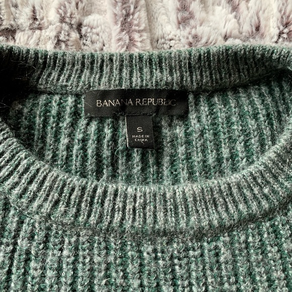 Small Banana Republic Green Sweater - Picture 2 of 7
